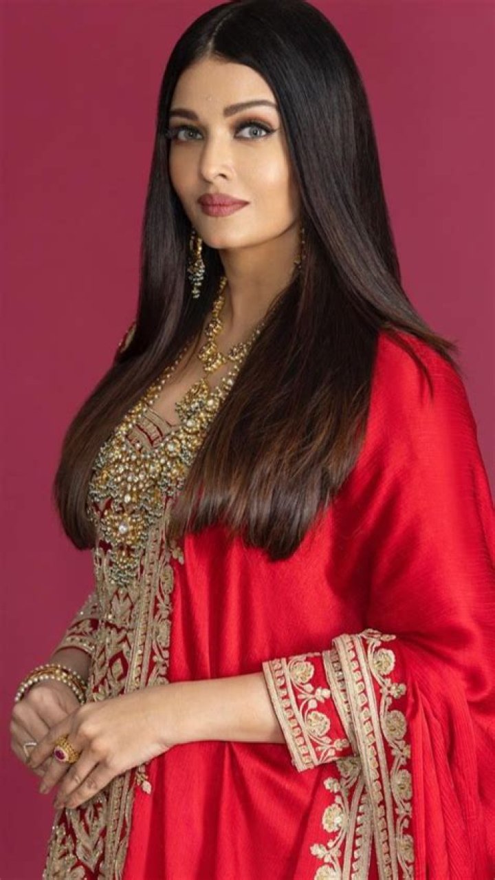 
Aish Height, Weight, Net Worth, Age, Birthday, Wikipedia, Who, Nationality, Biography 