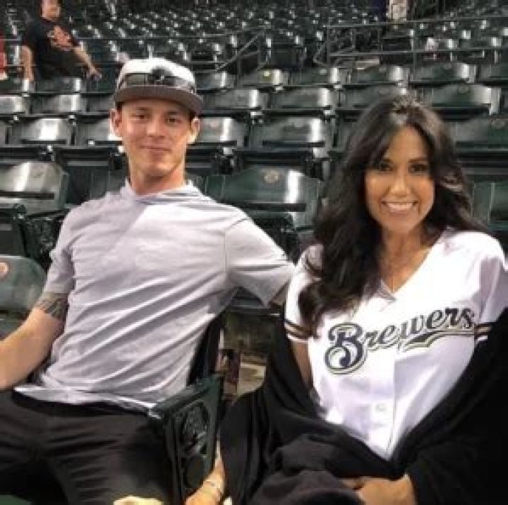 
Alecia Yelich Height, Weight, Net Worth, Age, Birthday, Wikipedia, Who, Nationality, Biography 