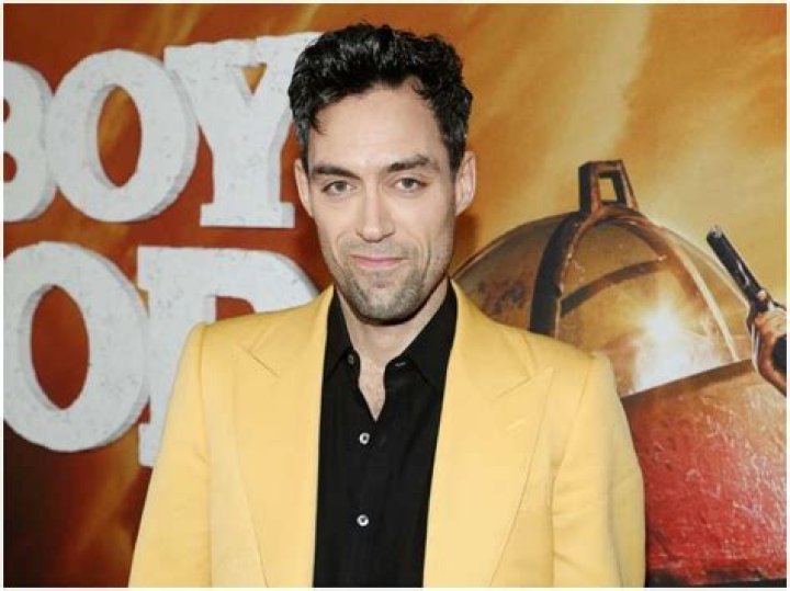 
Alex Hassell Height, Weight, Net Worth, Age, Birthday, Wikipedia, Who, Nationality, Biography 