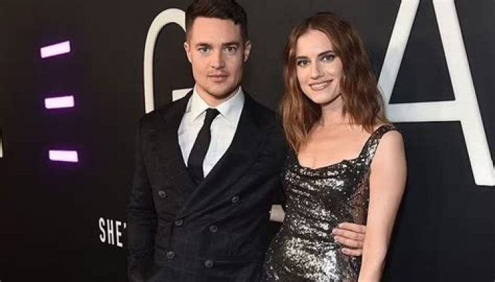 
Alexander Dreymon is not married to wife. Dating Girlfriend: Dating History 