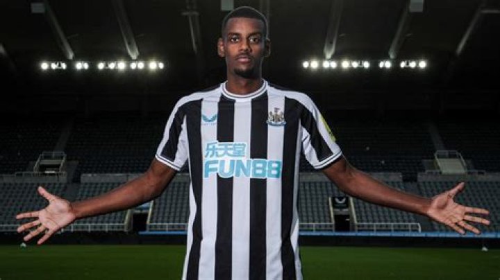 
Alexander Isak arrives for Newcastle medical ahead of club record move 
