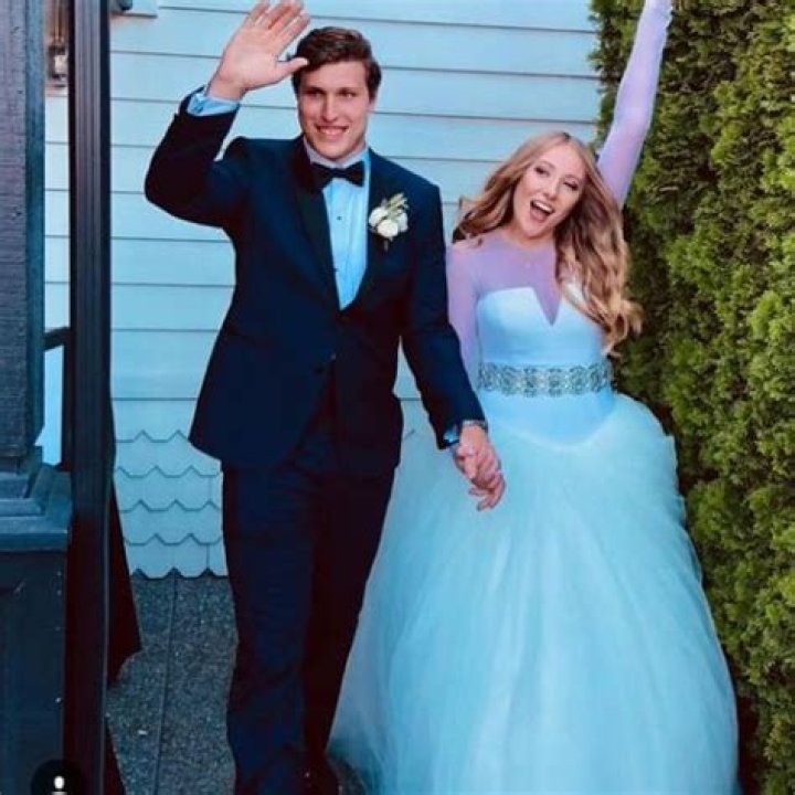 
Angelina Sample Age Wikipedia: How Old Is Drew Sample Wife – Instagram Bio Explored 