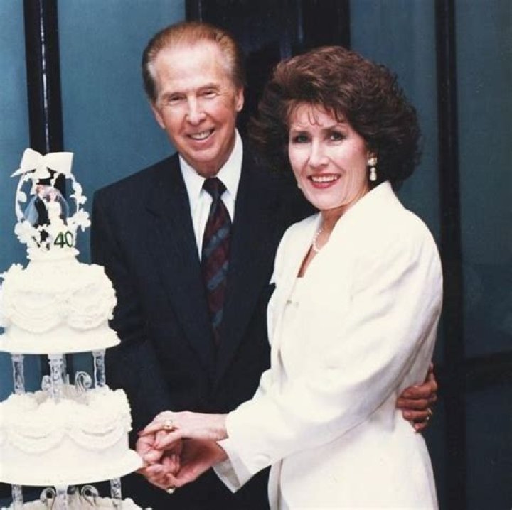 April Osteen Simons Height, Weight, Net Worth, Age, Birthday, Wikipedia, Who, Nationality, Biography