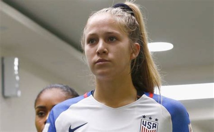 Ashley Sanchez Biography: Boyfriend or Girlfriend, Family, Salary & Net Worth