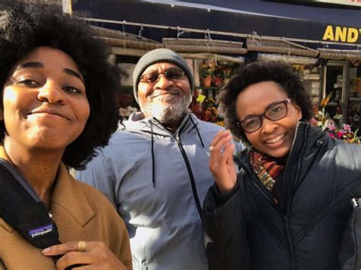 
Ayo Edebiri Parents Dele Edebiri and Helen O’Neal-Edebiri and Family Life 