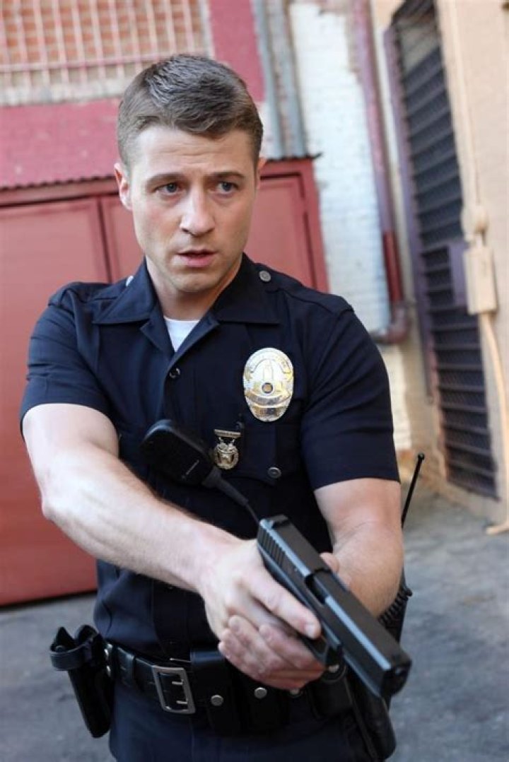 Ben McKenzie Height, Weight, Net Worth, Age, Birthday, Wikipedia, Who, Nationality, Biography