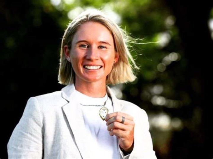 
Beth Mooney Height, Weight, Net Worth, Age, Birthday, Wikipedia, Who, Nationality, Biography 