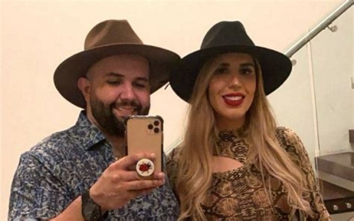 Carin Leon is Married to Wife: Alenjandra Esquer.