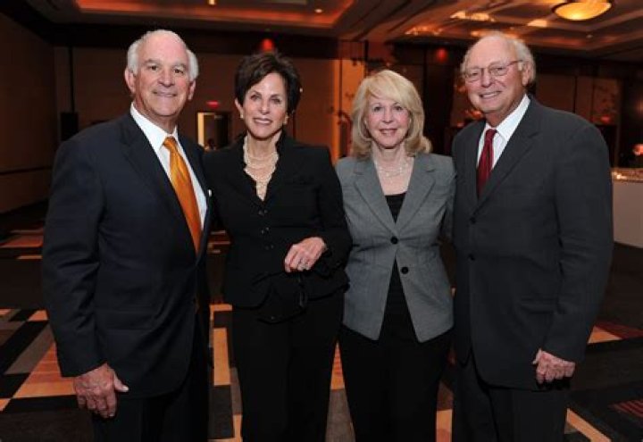 Cathy Heller Height, Weight, Net Worth, Age, Birthday, Wikipedia, Who, Instagram, Biography