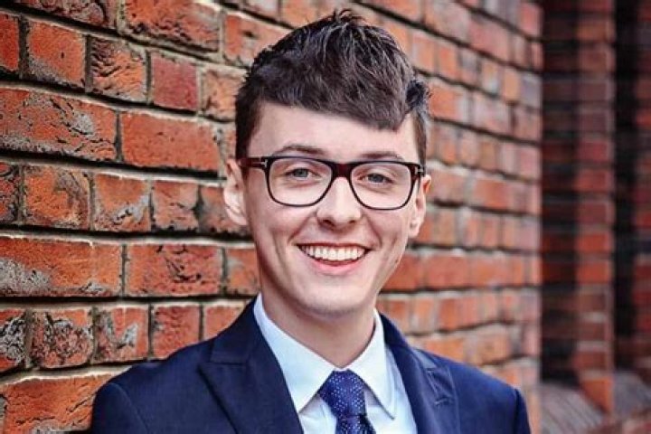 Darren Grimes Height, Weight, Net Worth, Age, Birthday, Wikipedia, Who, Nationality, Biography