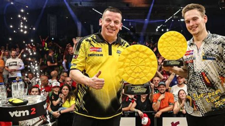 
Darts Dave Chisnall Net Worth and Wife Michaela Davis 