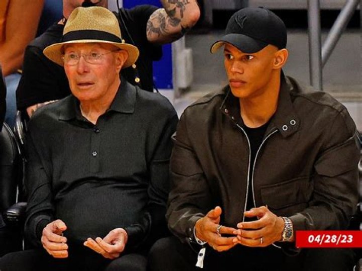 
David Geffen’s Relationship status : David Geffen’s Past Relationships 