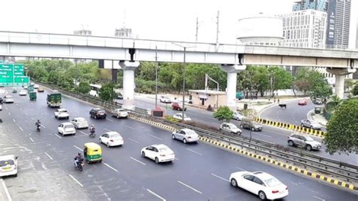 
Delhi-Noida drive to be signal-free 