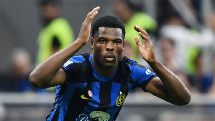 Denzel Dumfries Height, Weight, Net Worth, Age, Birthday, Wikipedia, Who, Nationality, Biography