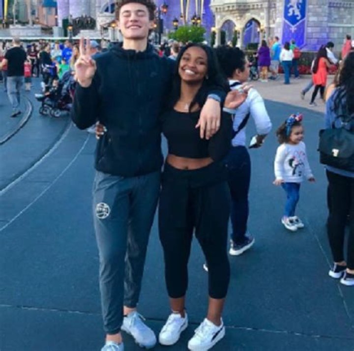 
Devin Askew Height, Weight, Net Worth, Age, Birthday, Wikipedia, Who, Nationality, Biography 