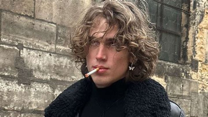 
“Didn’t you quit smoking”: Vinnie Hacker receives backlash after posing with cigarette in latest Instagram post 