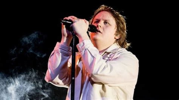 
Does Lewis Capaldi have Tourettes? Onstage moment goes viral, wins hearts online 