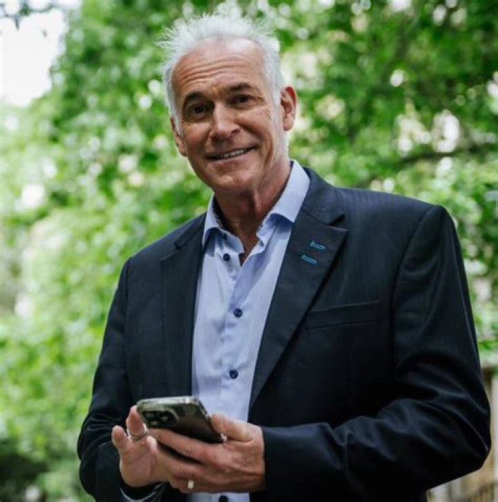 
Dr Hilary Jones Height, Weight, Net Worth, Age, Birthday, Wikipedia, Who, Instagram, Biography 