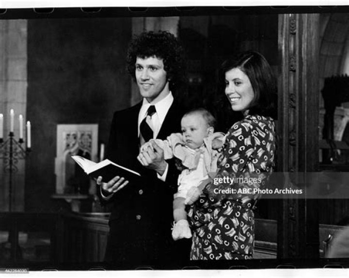 
Elayne Heilveil | Family And Siblings 