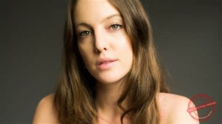 Eleanor Lambert Height, Weight, Net Worth, Age, Birthday, Wikipedia, Who, Instagram, Biography