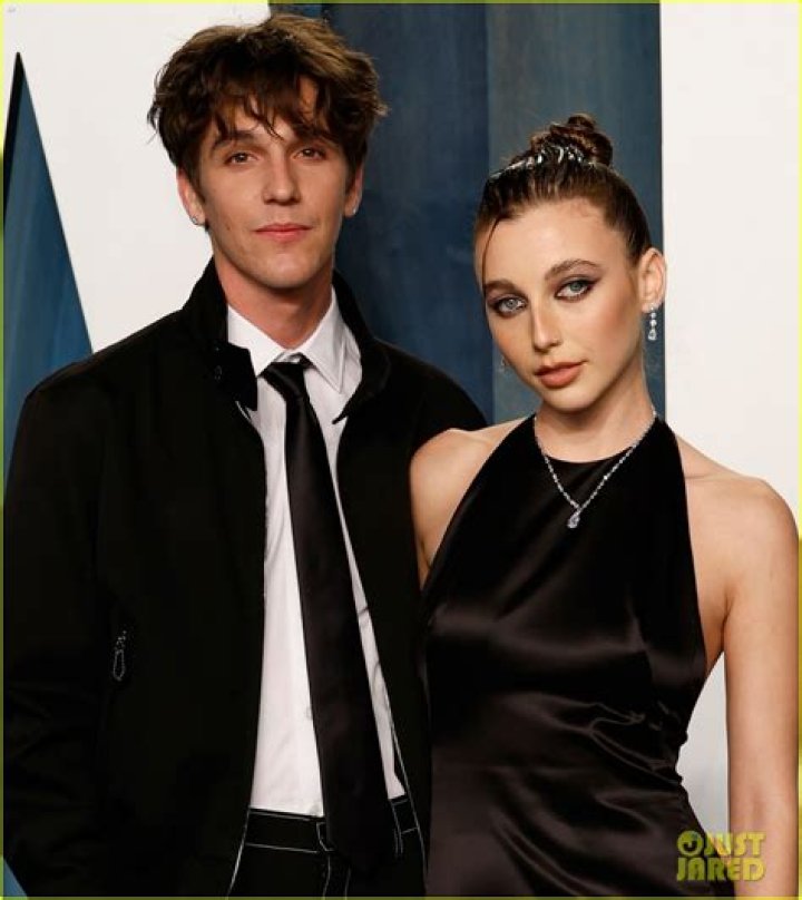 
Emma Chamberlain Confirms New Romance with Boyfriend Role Model 