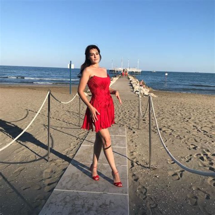 Esra Bilgic Height, Weight, Net Worth, Age, Birthday, Wikipedia, Who, Nationality, Biography