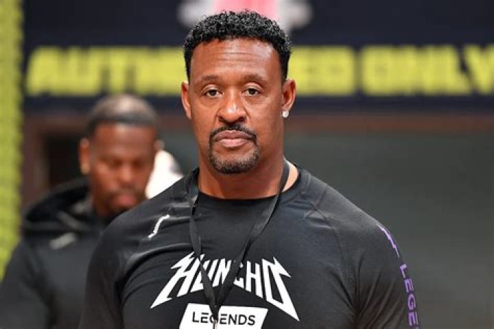 
Former NFL Star Willie McGinest Issues His ‘Deepest’ Apology After Assault Charge Arrest 