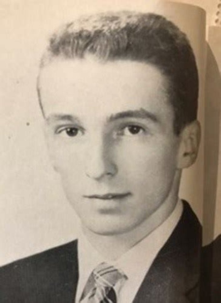 
Francis Brissette Height, Weight, Net Worth, Age, Birthday, Wikipedia, Who, Nationality, Biography 