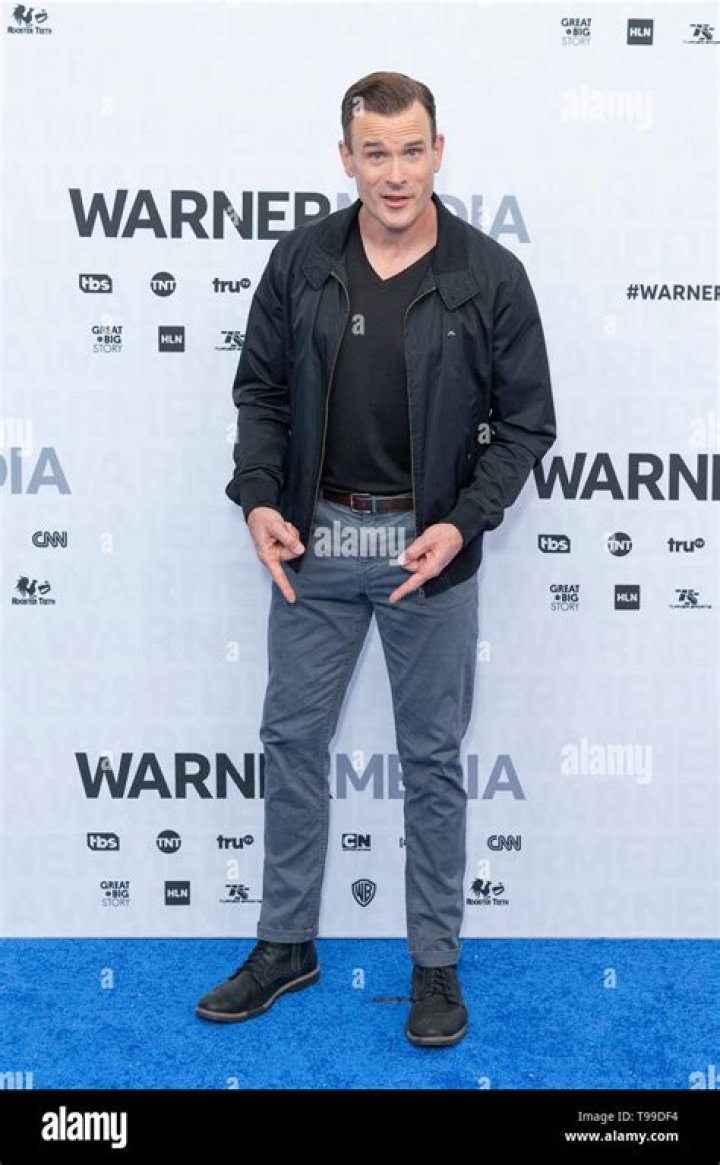 Gabriel Hogan Height, Weight, Net Worth, Age, Birthday, Wikipedia, Who, Nationality, Biography