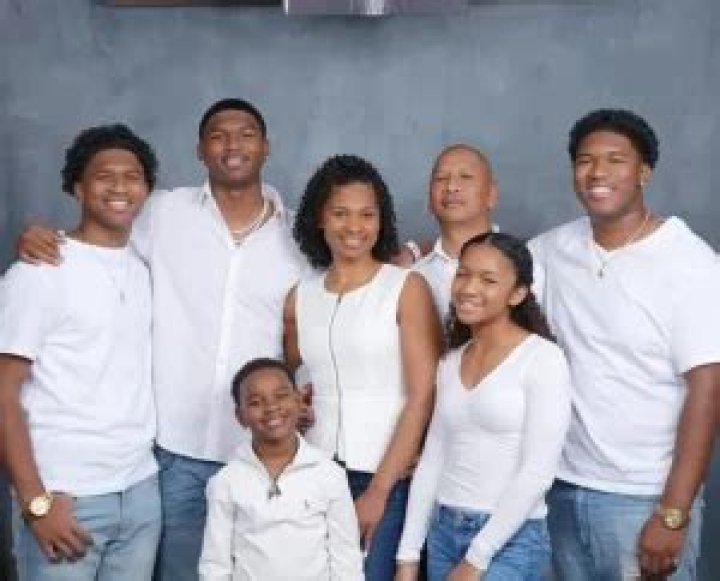 Georgia QB Taisun Phommachanh Parents Comes From An Eccentric Background