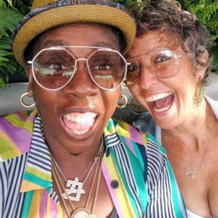 Gina Yashere is not Married to a Wife. Dating a girlfriend: Nina Rose Fischer