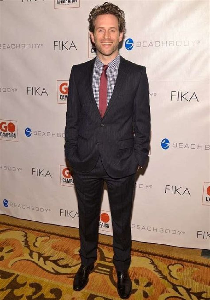 Glenn Howerton Height, Weight, Net Worth, Age, Birthday, Wikipedia, Who, Nationality, Biography