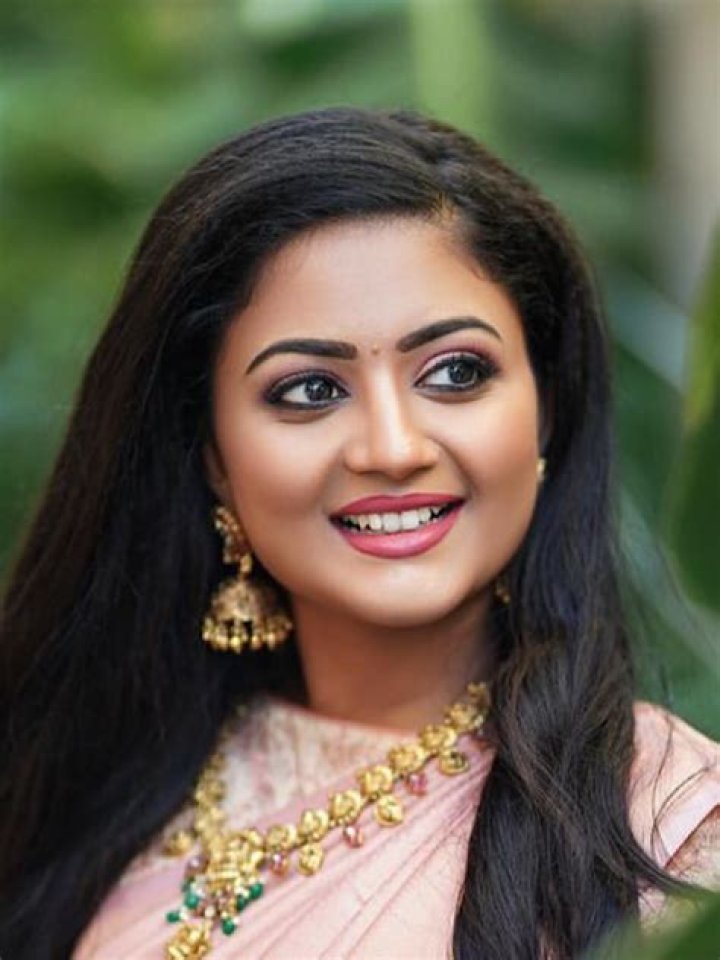 Gomathi Priya Height, Weight, Net Worth, Age, Birthday, Wikipedia, Who, Instagram, Biography