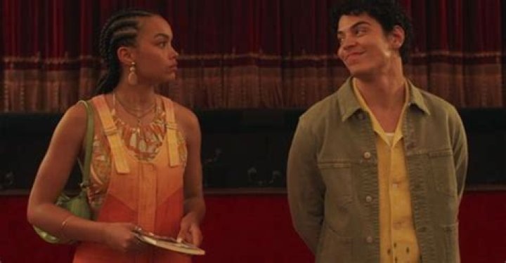 
Gossip Girl Ending Expalined : Have We Finally Learned Who She Really Is? 