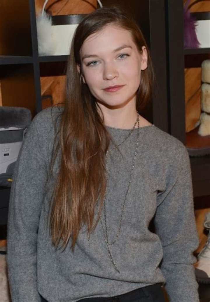 
Hannah Gross Height, Weight, Net Worth, Age, Birthday, Wikipedia, Who, Nationality, Biography 