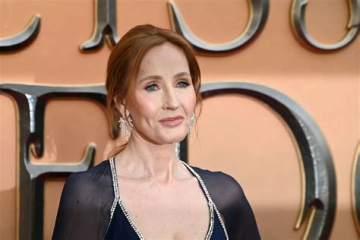 
Harry Potter’s Luna Actor Defends Rowling, But Not Her Anti-Trans Tweets 