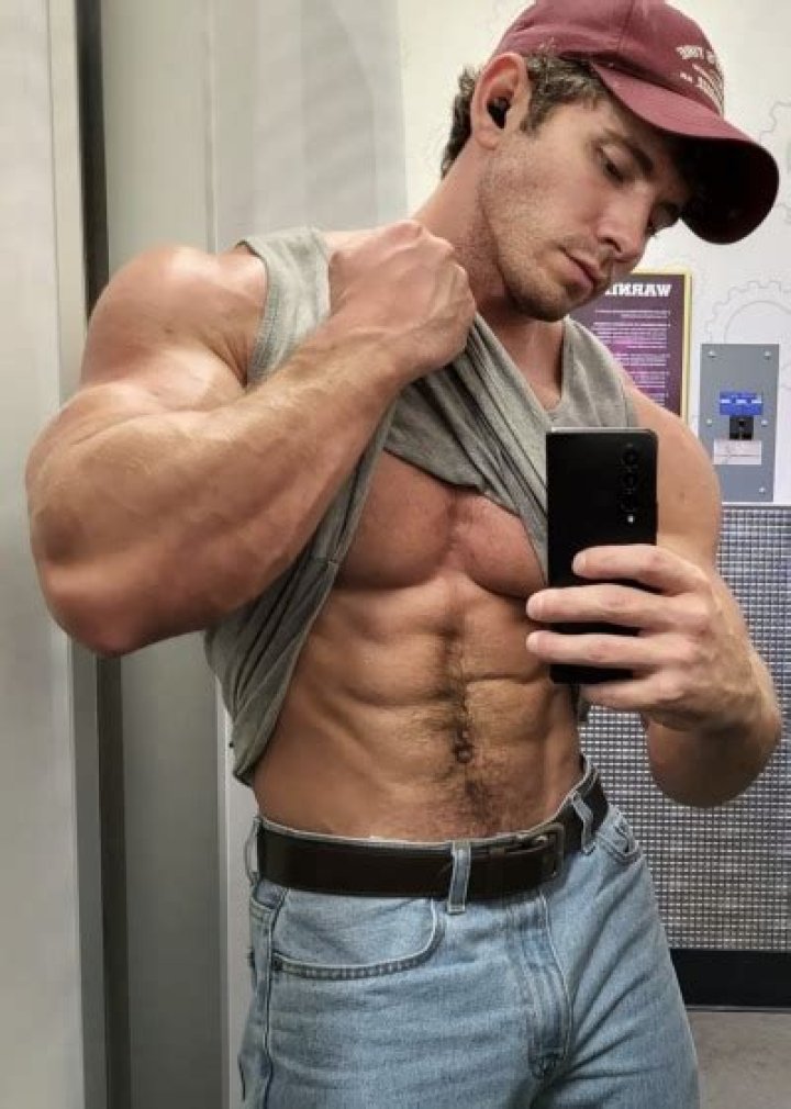 Hotmuscles6t9 Height, Weight, Net Worth, Age, Birthday, Wikipedia, Who, Nationality, Biography
