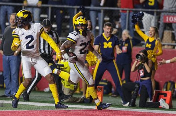 
How Tall Is Elise Stuck? Career Details On The Basketball Forward For Michigan Wolverines 