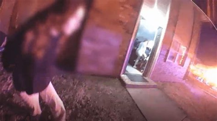 
“I’m a good child”: Bodycam video shows 12-year-old Oklahoma girl plead with arresting officers after stabbing brother to death 
