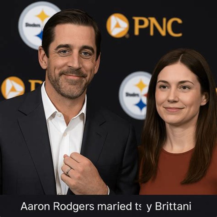 
Is Aaron Rodger Married or Dating? His Wiki, Age, Wife and Net worth 