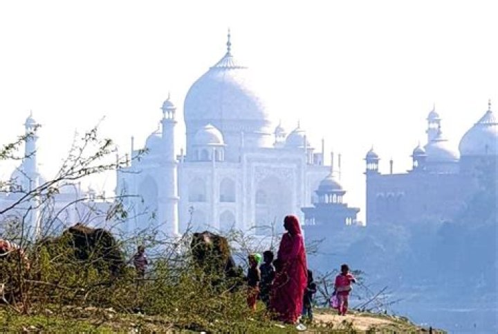 
Is Agra to welcome guests in new tourist season 
