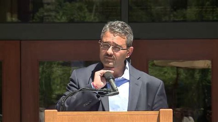 
Is Amit Seru Married to Wife? Or Dating a Girlfriend? 