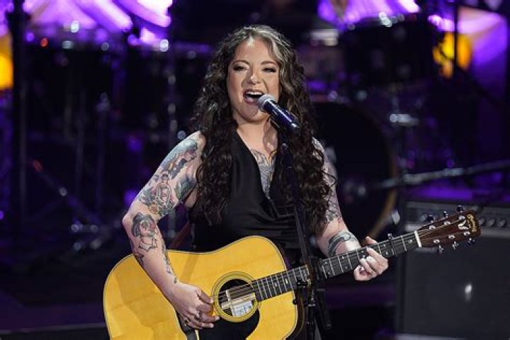 Is Ashley Mcbryde Gay? Know More About Her Life!