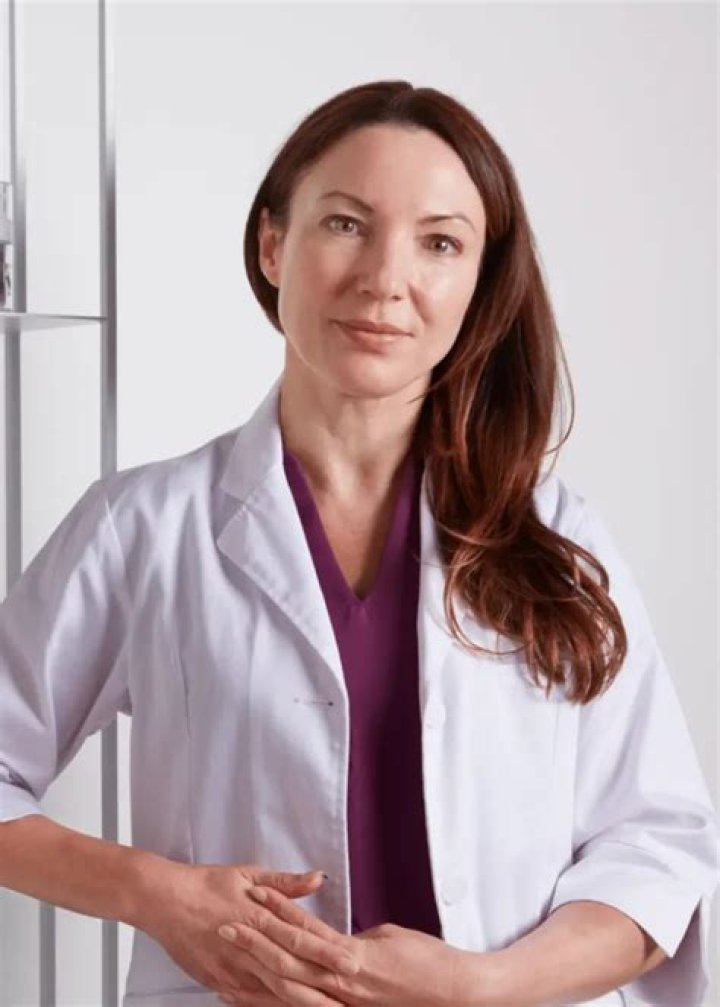 Is Dr Emma Craythorne Married To A Husband? Children And Family Life – Saved My Skin