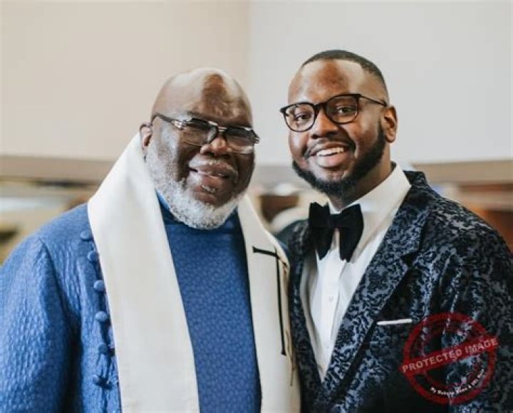 
Is John King Gay? Age, Height, Net Worth 