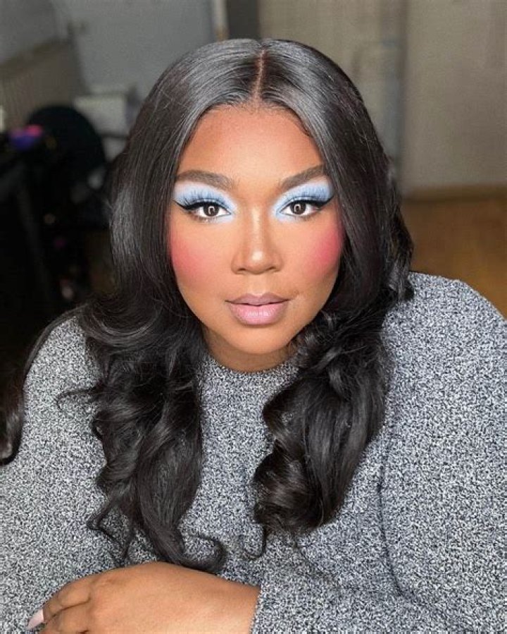 
Is Lizzo Gay? Age, Height, Net Worth 