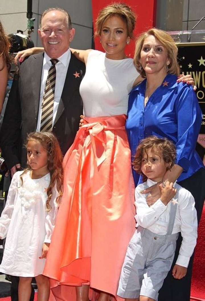 
Is Mario Lopez Related To Jennifer Lopez? Family Tree And Net Worth Difference 