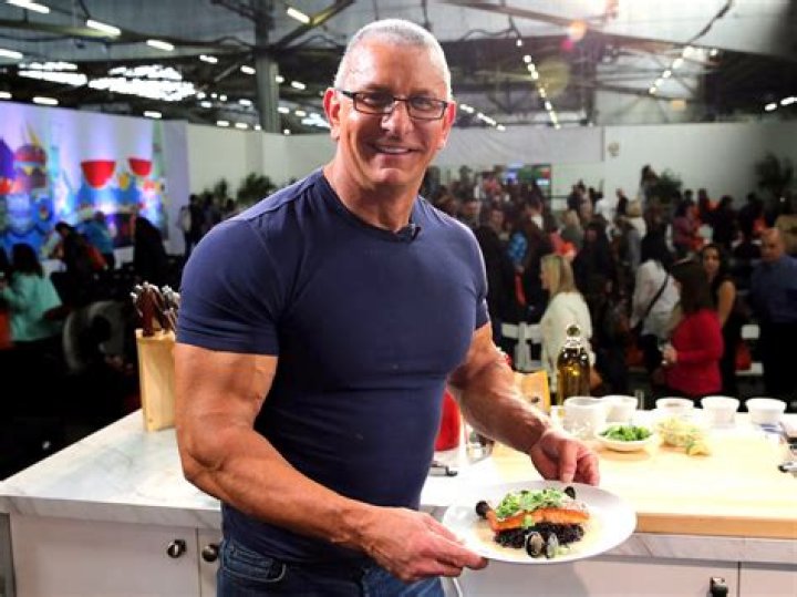 Is Robert Irvine sick? English Celebrity Chef Looks Skinny At ‘Restaurant Impossible’