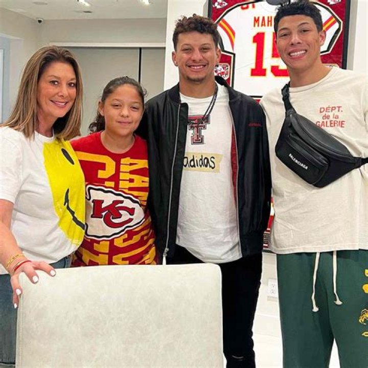 Jackson Mahomes parents Pat Mahomes, Randi Martin and siblings Patrick Mahomes, Mia Randall and Zoe Randall
