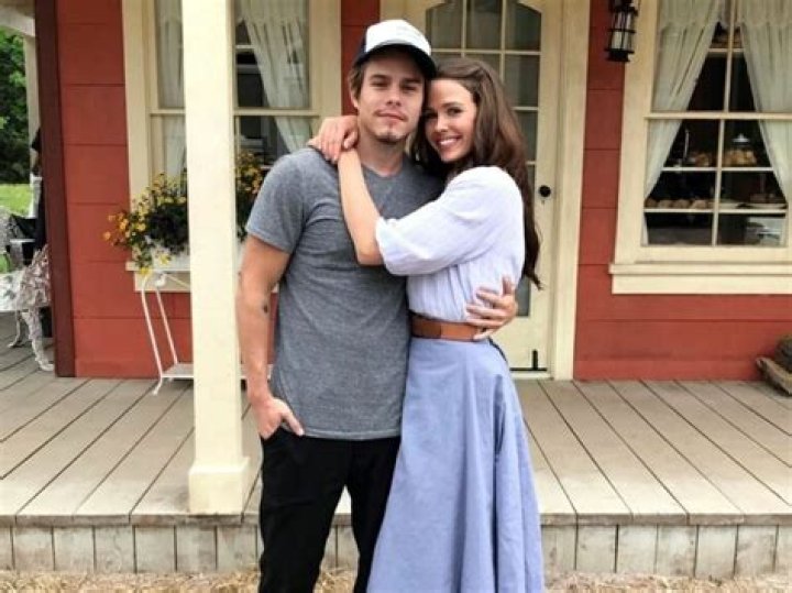 Jake Manley Height, Age, Girlfriend, Biography, Wiki, Net Worth